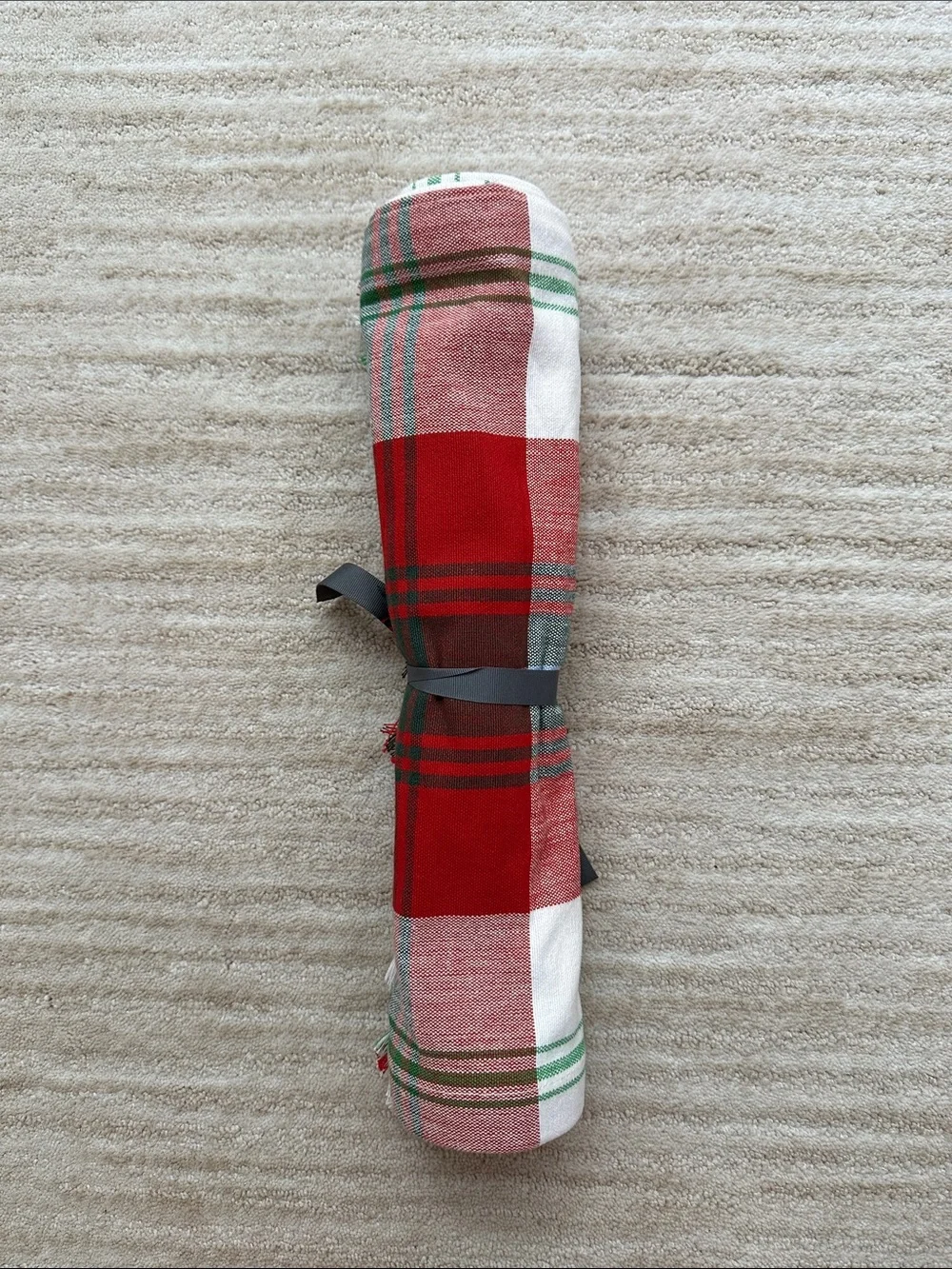 NWOT Threshold Red Green White Plaid Fringe Table Runner Classic Holiday Tartan